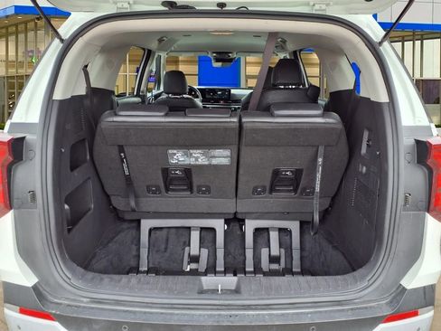 Used 2025 Kia Carnival FWD image 25