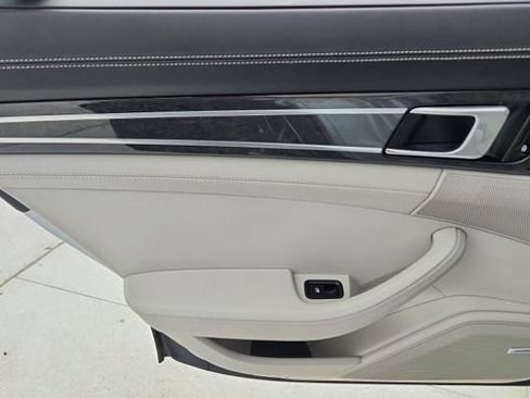 Used 2018 Porsche Panamera 4S image 31