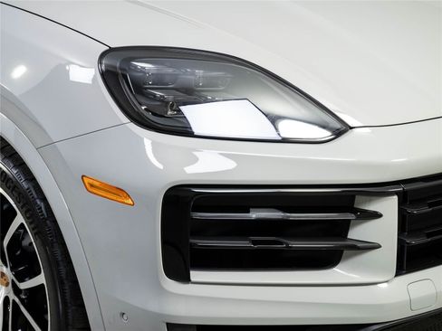 New 2026 Porsche Cayenne Coupe AWD/4WD image 37