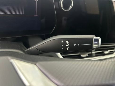 Used 2025 Chevrolet Equinox EV LT image 20