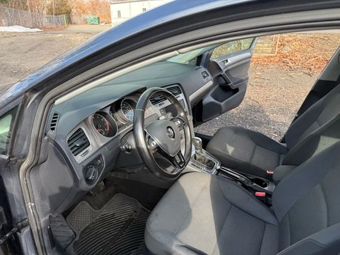 Used 2017 Volkswagen Golf S image 24