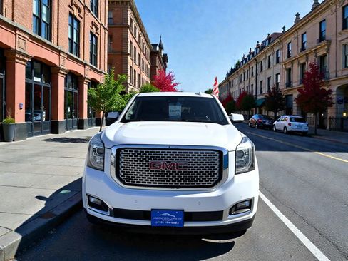 Used 2018 GMC Yukon XL Denali image 8