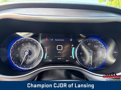 Used 2020 Chrysler Pacifica Touring-L w/ Advanced Safetytec Group FWD image 18