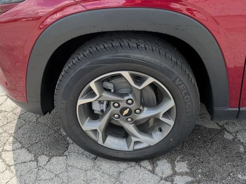 Used 2025 Chevrolet Trax LT FWD image 33