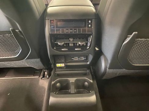 New 2025 Jeep Grand Cherokee L Altitude image 18