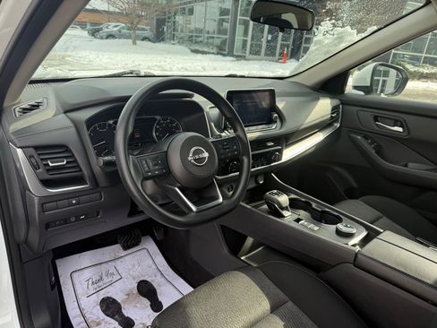 Used 2024 Nissan Rogue SV image 39