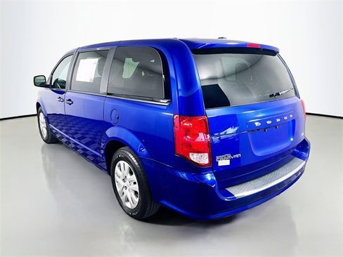 Used 2019 Dodge Grand Caravan SE w/ UConnect Hands-Free Group image 5