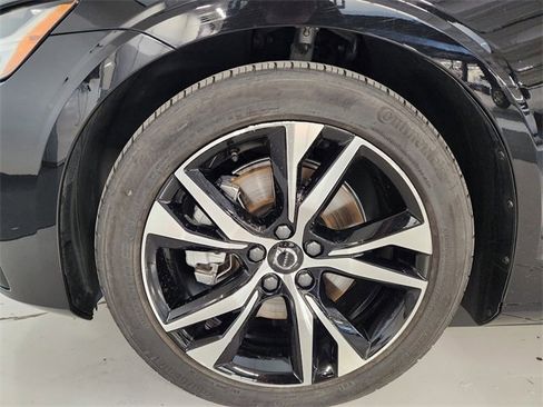 Used 2024 Volvo S60 B5 Core image 8