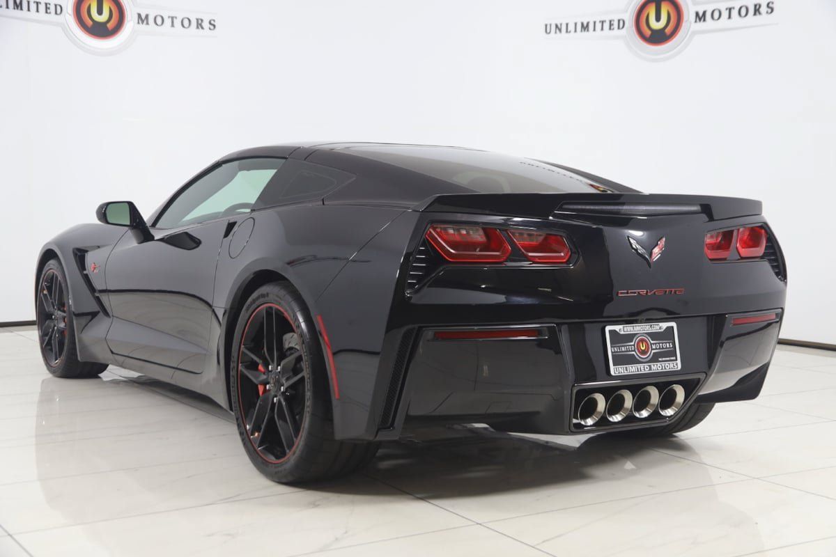 Used 2017 Chevrolet Corvette Stingray Coupe RWD image 4