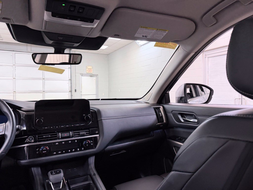 Used 2024 Nissan Pathfinder Platinum AWD/4WD image 33