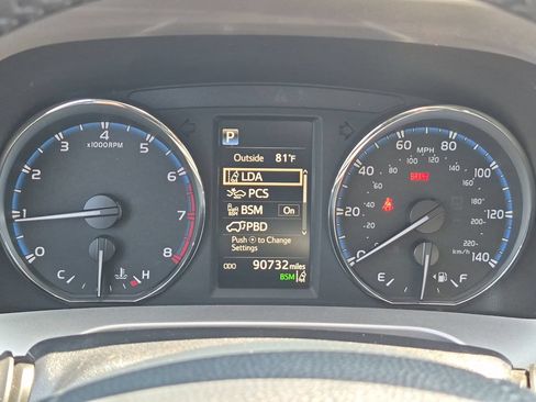 Used 2018 Toyota RAV4 Limited w/ All Weather Liner Package AWD/4WD image 19