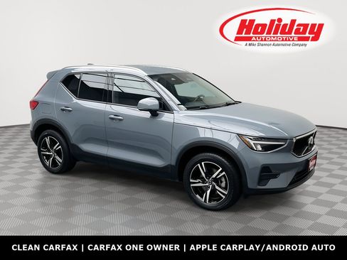 Used 2023 Volvo XC40 B5 Core AWD/4WD image 1