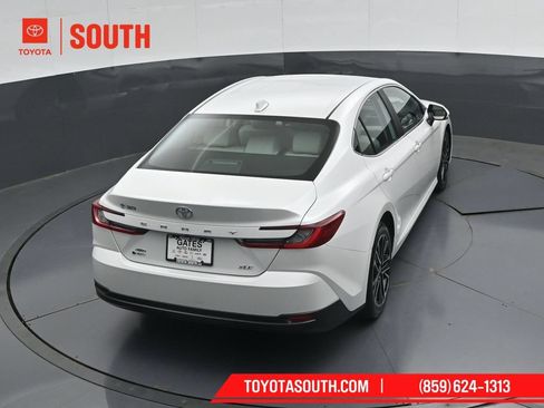 Used 2025 Toyota Camry XLE AWD/4WD image 43