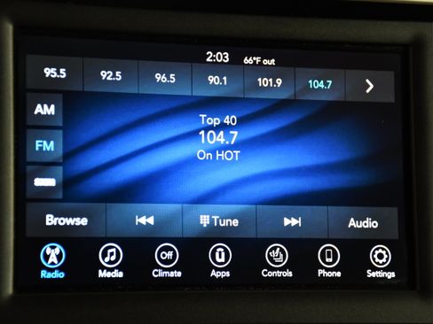 Used 2019 Chrysler Pacifica Touring-L FWD image 26