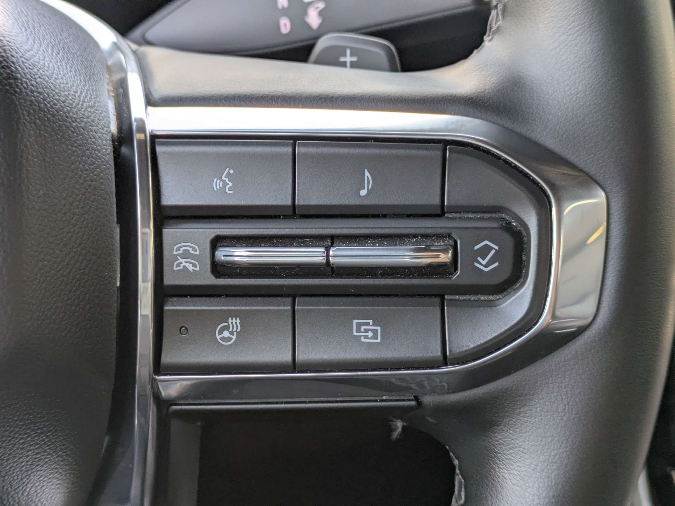 Used 2025 GMC Yukon XL Denali AWD/4WD image 24
