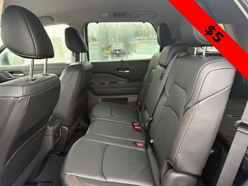 New 2025 Nissan Pathfinder SL image 17