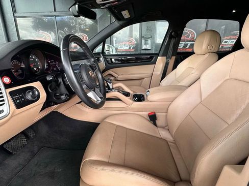 Used 2022 Porsche Cayenne AWD/4WD image 9