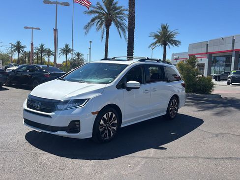 Used 2025 Honda Odyssey Elite image 3