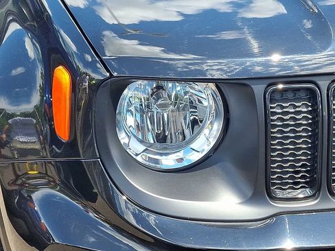 Used 2022 Jeep Renegade Altitude w/ Convenience Group AWD/4WD image 8