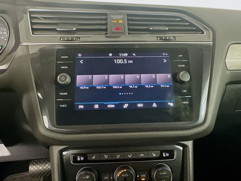 Used 2021 Volkswagen Tiguan SE w/ Panoramic Sunroof Package FWD image 19