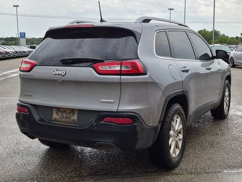 Used 2016 Jeep Cherokee Latitude AWD/4WD image 3