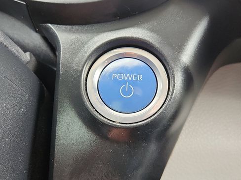 Used 2023 Toyota Sienna XLE w/ XLE Plus Package FWD image 17