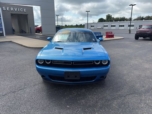 Used 2023 Dodge Challenger SXT RWD image 2