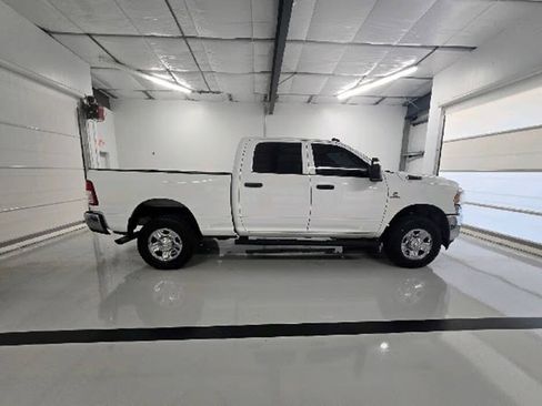 Used 2024 RAM 2500 Tradesman w/ Chrome Appearance Group AWD/4WD image 11