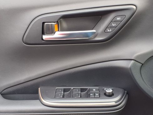 Used 2023 Toyota Crown Platinum image 23