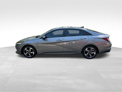 Used 2022 Hyundai Elantra Limited w/ Cargo Package image 2