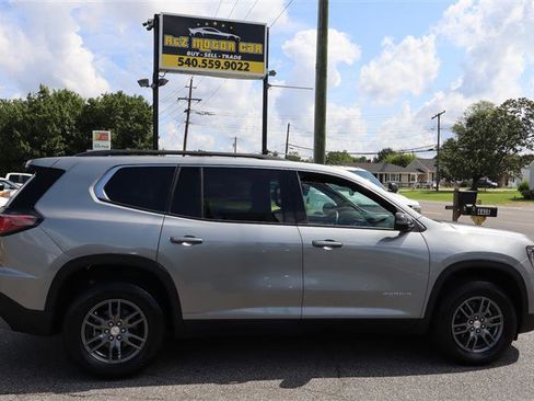 Used 2025 GMC Acadia Elevation image 4