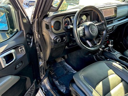 Used 2024 Jeep Gladiator Mojave w/ Technology Group image 11