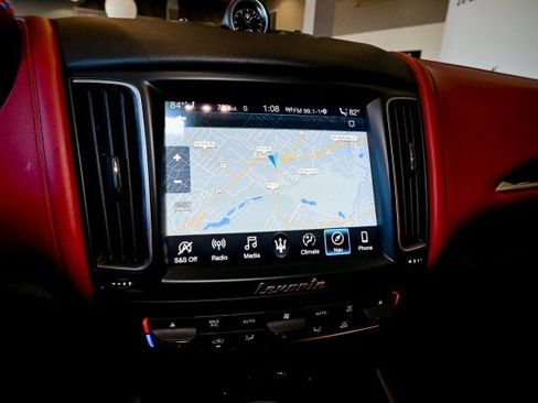 Used 2020 Maserati Levante image 39