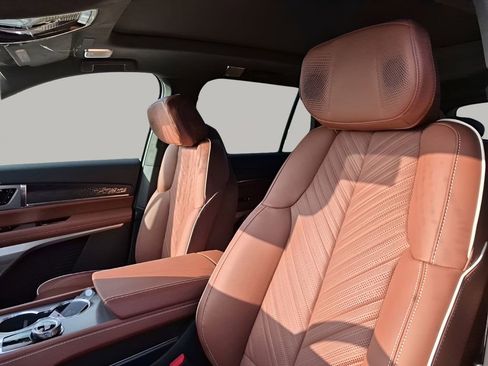 New 2026 Cadillac Vistiq Premium Luxury w/ LPO, Floor Liner Package AWD/4WD image 32