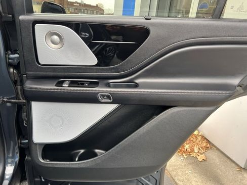 Used 2023 Lincoln Aviator Reserve w/ Equipment Group 201A image 30