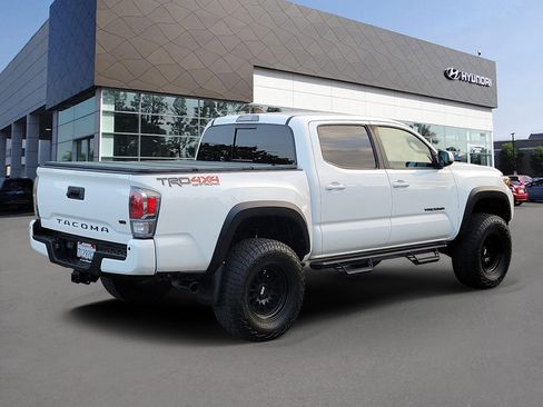 Used 2021 Toyota Tacoma TRD Off-Road w/ Technology Package AWD/4WD image 2