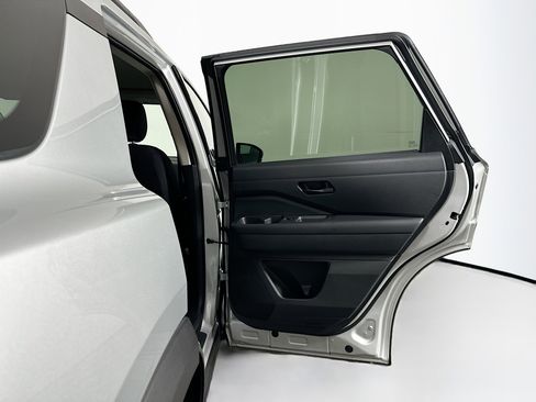 Used 2025 Nissan Pathfinder SV AWD/4WD image 31