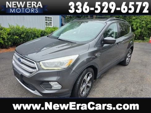 Used 2017 Ford Escape SE w/ Equipment Group 201A FWD image 1