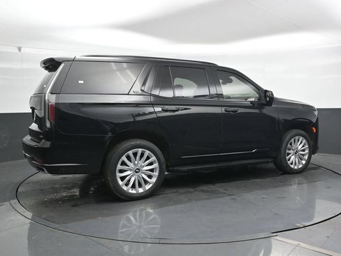 Used 2024 Cadillac Escalade Luxury AWD/4WD image 3