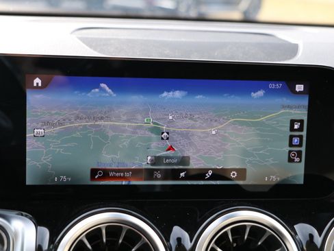 Used 2023 Mercedes-Benz EQB 300 4MATIC image 23