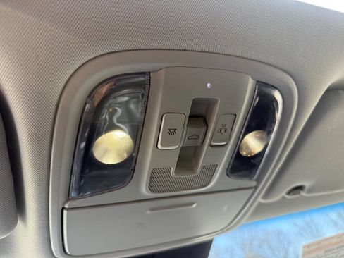 Used 2018 Kia Stinger Premium image 32