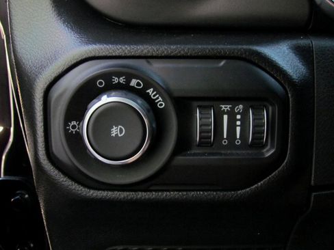 Used 2022 Jeep Wrangler Unlimited Sport image 30