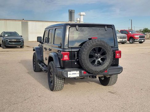 Used 2019 Jeep Wrangler Unlimited Sahara AWD/4WD image 6