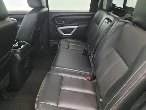 Used 2018 Nissan Titan SL image 18