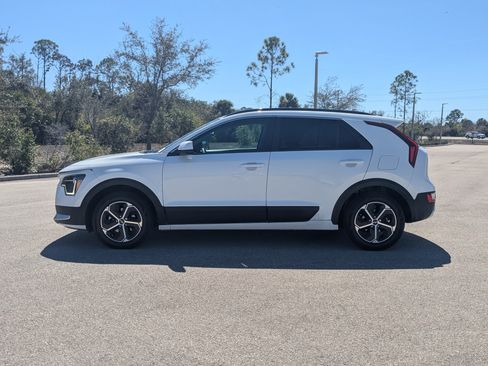 Used 2024 Kia Niro LX image 7
