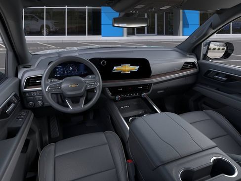 New 2025 Chevrolet Suburban Premier RWD image 15