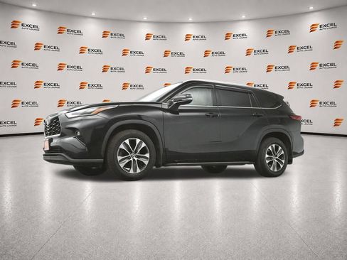 Used 2022 Toyota Highlander XLE AWD/4WD image 37