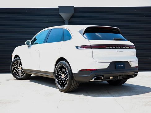 Certified 2026 Porsche Cayenne AWD/4WD image 3
