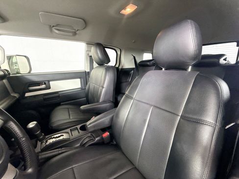 Used 2012 Toyota FJ Cruiser 4WD w/ Upgrade Pkg image 3