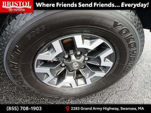 Used 2022 Toyota Tacoma TRD Off-Road image 10